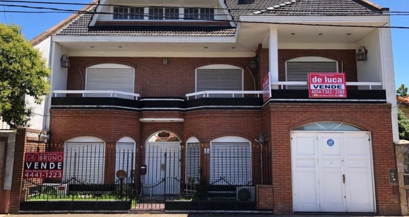 NUEVO PRECIO – CASA DE 5 AMBIENTES EN VENTA EN RAMOS MEJIA CON QUINCHO Y PLAYROOM