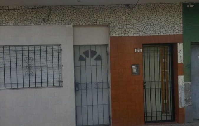 CASA MULTIFAMILIAR DE 4 AMBIENTES EN VENTA EN LOMAS DEL MIRADOR CON PATIO Y TERRAZA