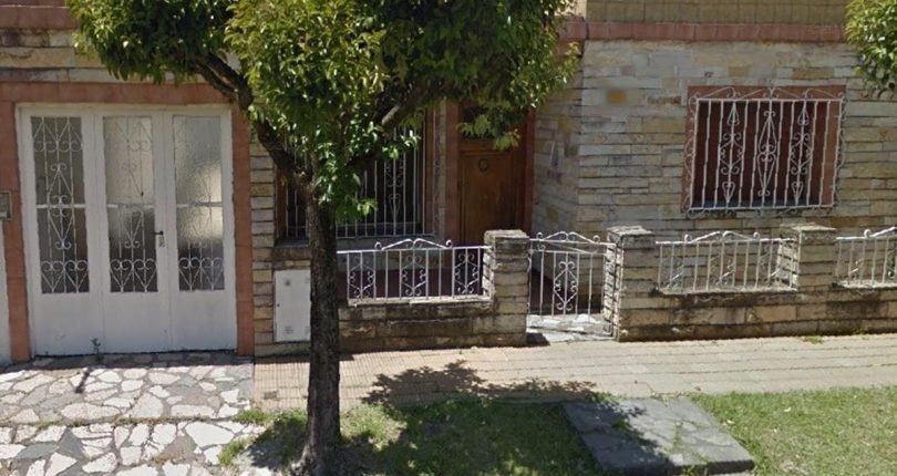 CASA DE 4 AMBIENTES EN VENTA EN VILLA LUZURIAGA CON COCHERA
