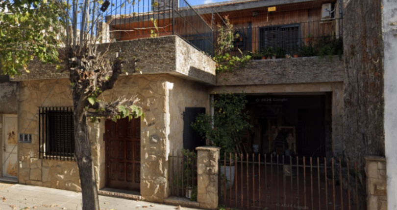 NUEVO PRECIO – CASA DE 4 AMBIENTES EN VENTA EN LOMAS DEL MIRADOR CON COCHERAS Y QUINCHO