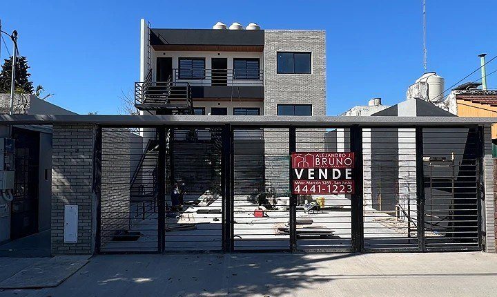 EN CONSTRUCCION – DEPARTAMENTO DE 2 ½ AMBIENTES EN VENTA EN VILLA LUZURIAGA CON PATIO