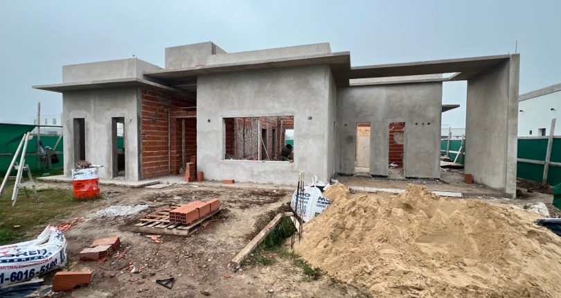 CASA DE 4 AMBIENTES EN VENTA EN MORENO CON GALERIA Y PISCINA – EN CONSTRUCCION – ENTREGA ENERO 2026