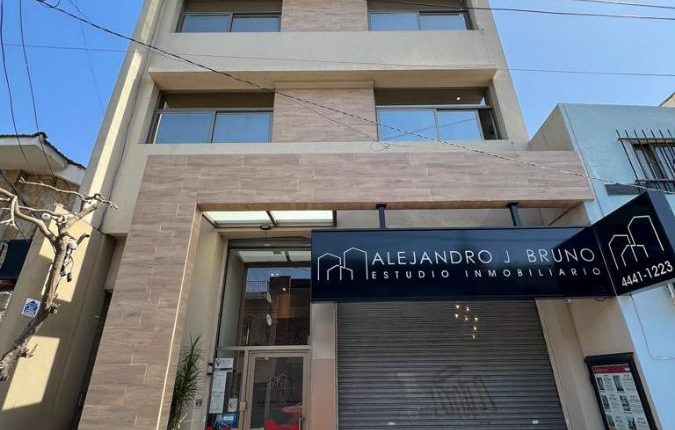 OFICINA MONOAMBIENTE- 35 M2 APROX -EXCELENTE UBICACIÓN-